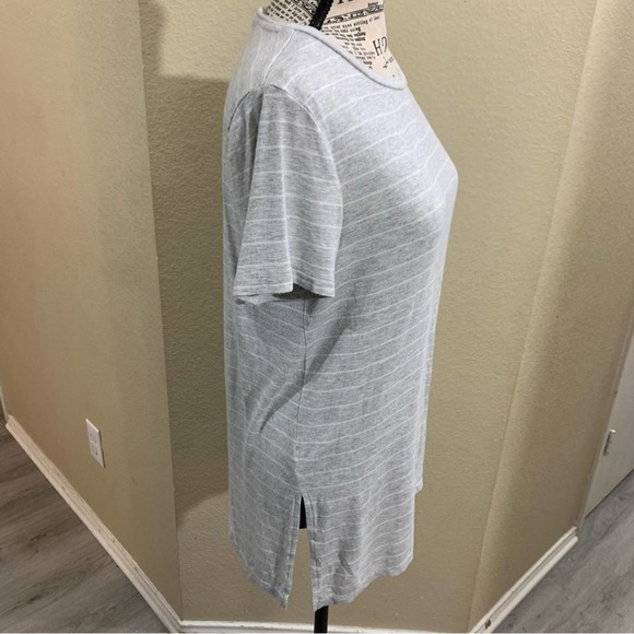 Banana Republic grey white stripe tee‎ sz small - Picture 2 of 6